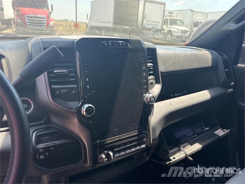 RAM 3500 4x4 Crew Cab Cab and Chassis Cabine si interior