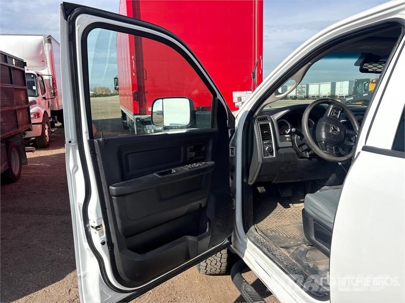 RAM 3500 4x4 Crew Cab Utility Truck Пікапи / Бічне розвантаження