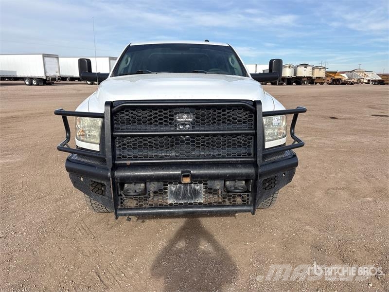 RAM 3500 4x4 Crew Cab Pickup 其他