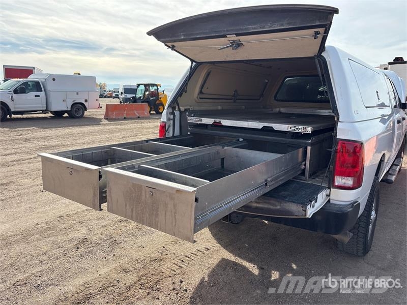 RAM 3500 4x4 Crew Cab Pickup 其他
