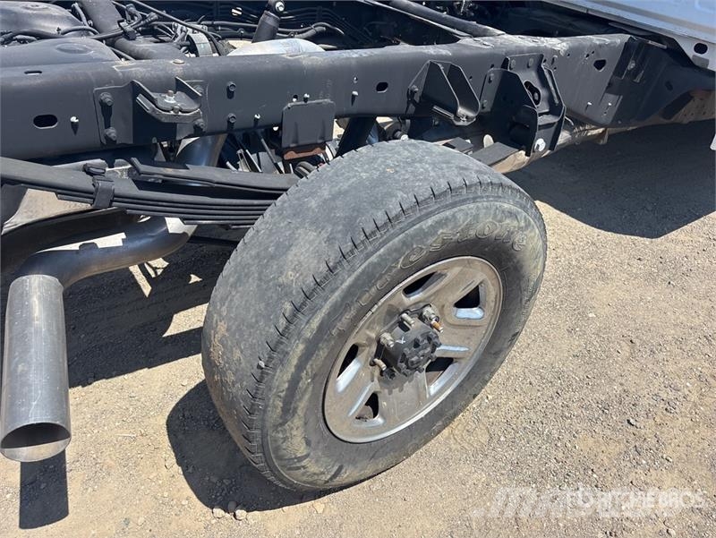 RAM 3500 4x4 Crew Cab Cab and Chassis Cabine si interior