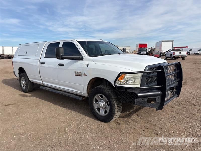 RAM 3500 4x4 Crew Cab Pickup 其他