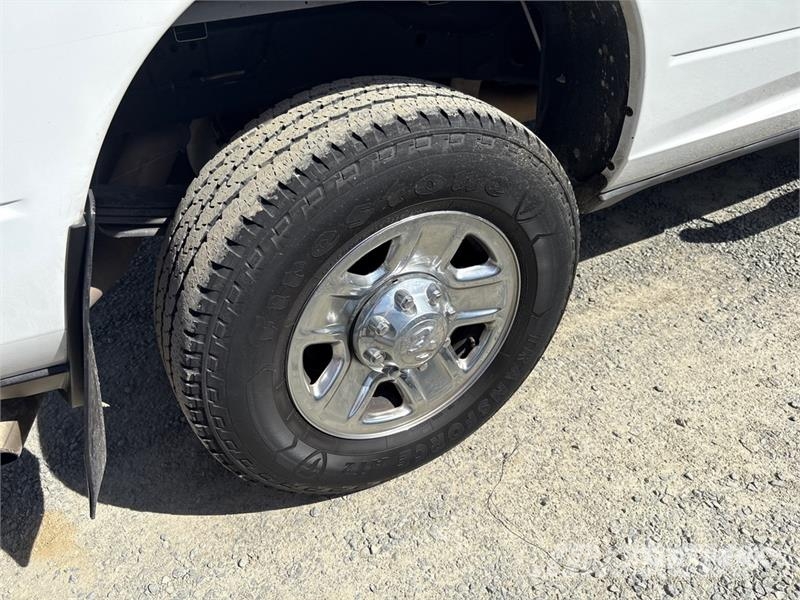 RAM 3500 Big Horn 4x4 Crew Cab Pickup Diger