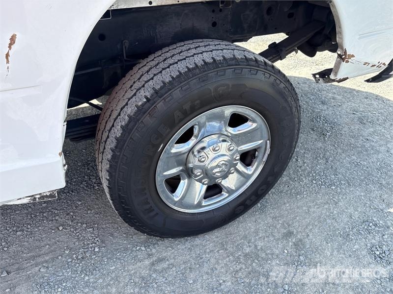 RAM 3500 Big Horn 4x4 Crew Cab Pickup Diger