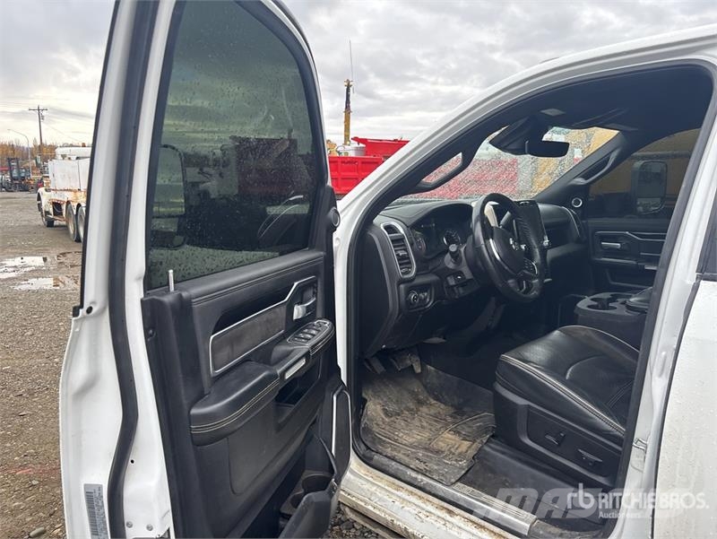 RAM 3500 Laramie 4x4 Crew Cab Pickup أخرى