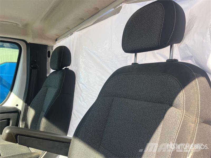 RAM 3500 Promaster Cutaway 4x2 Cab and Chassis (Unused Cabine en interieur