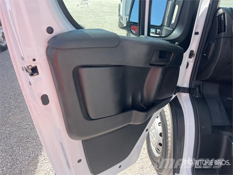 RAM 3500 Promaster Cutaway Road master 4x2 Cab and Cha Cabine e interni