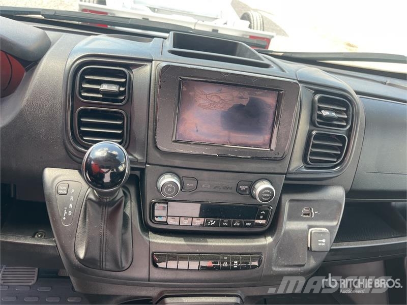 RAM 3500 Promaster Cutaway Road master 4x2 Cab and Cha Cabine e interni