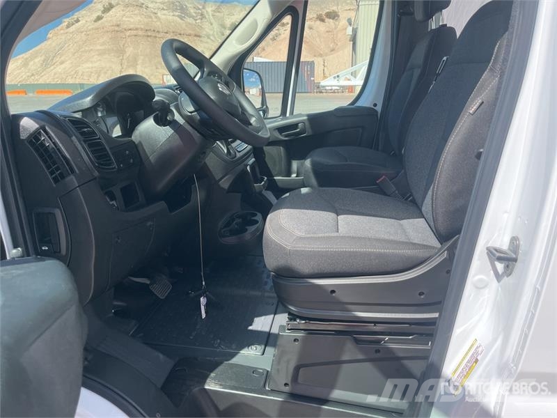RAM 3500 Promaster Cutaway 4x2 Cab and Chassis Cabine e interni