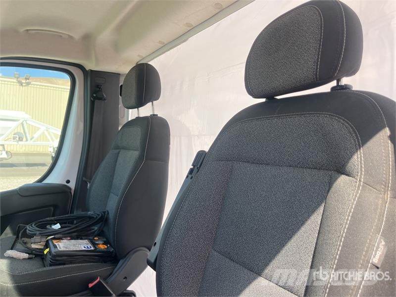 RAM 3500 Promaster Cutaway Road master 4x2 Cab and Cha Cabine e interni