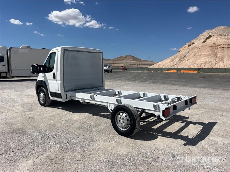 RAM 3500 Promaster Cutaway Road master 4x2 Cab and Cha Cabine e interni