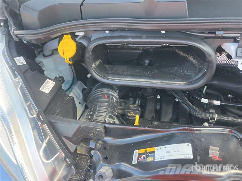 RAM 3500 Promaster Cutaway 4x2 Cab and Chassis Cabine e interni
