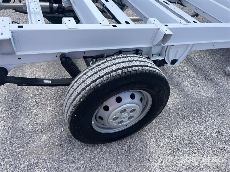 RAM 3500 Promaster Cutaway Road master 4x2 Cab and Cha Cabine e interni