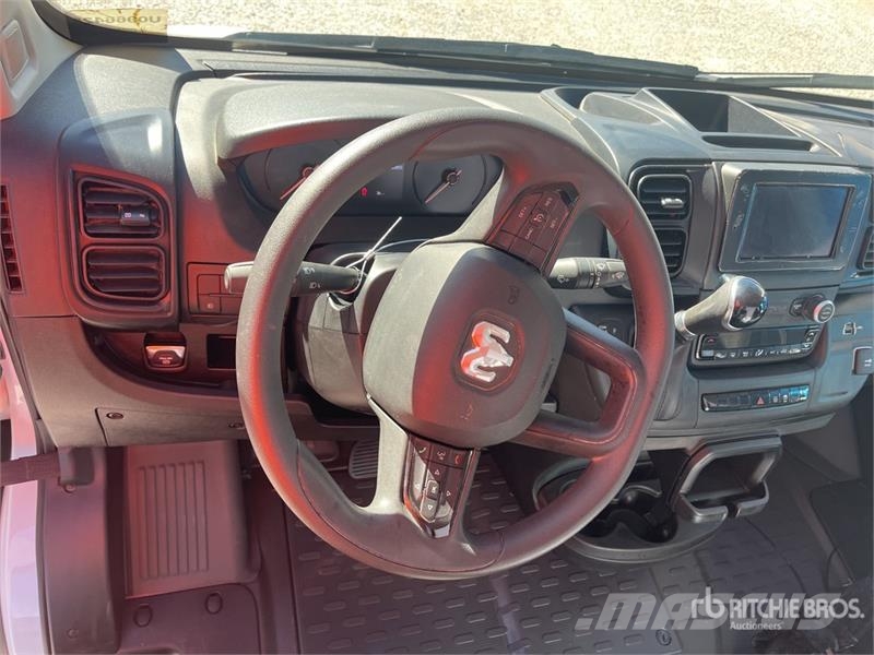 RAM 3500 Promaster Cutaway 4x2 Cab and Chassis (Unused Cabine en interieur