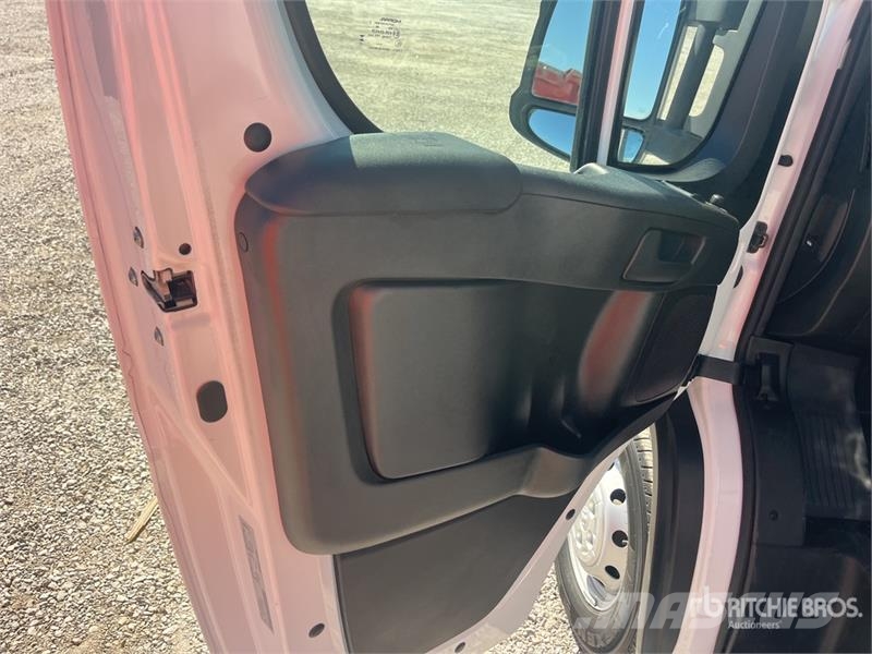 RAM 3500 Promaster Cutaway 4x2 Cab and Chassis (Unused Cabine en interieur