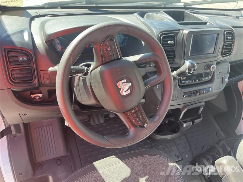 RAM 3500 Promaster Cutaway 4x2 Cab and Chassis (Unused Cabine en interieur