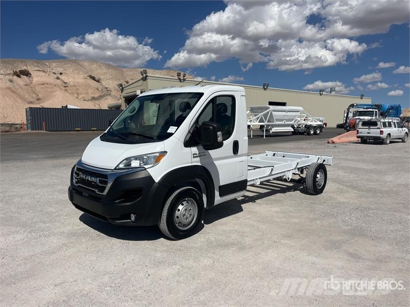 RAM 3500 Promaster Cutaway Road master 4x2 Cab and Cha Cabine e interni