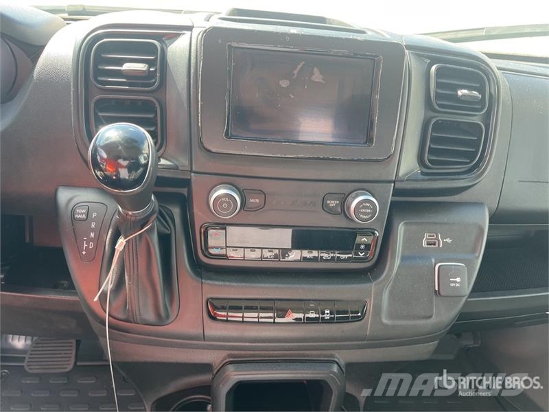 RAM 3500 Promaster Cutaway 4x2 Cab and Chassis Cabine en interieur
