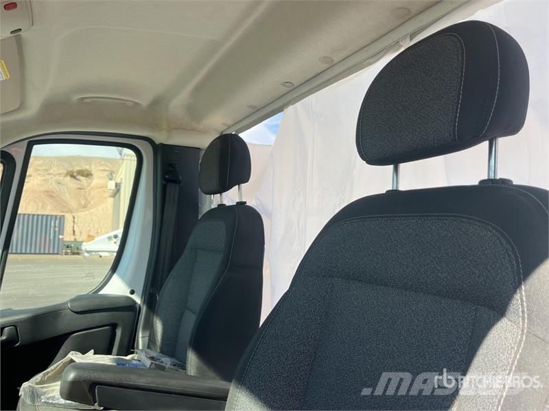 RAM 3500 Promaster Cutaway 4x2 Cab and Chassis (Unused Cabine en interieur