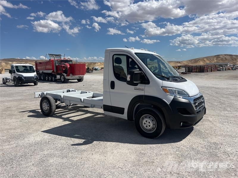 RAM 3500 Promaster Cutaway Road master 4x2 Cab and Cha Cabine e interni