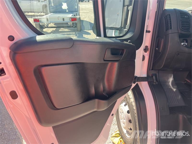 RAM 3500 Promaster Cutaway 4x2 Cab and Chassis (Unused Cabine en interieur