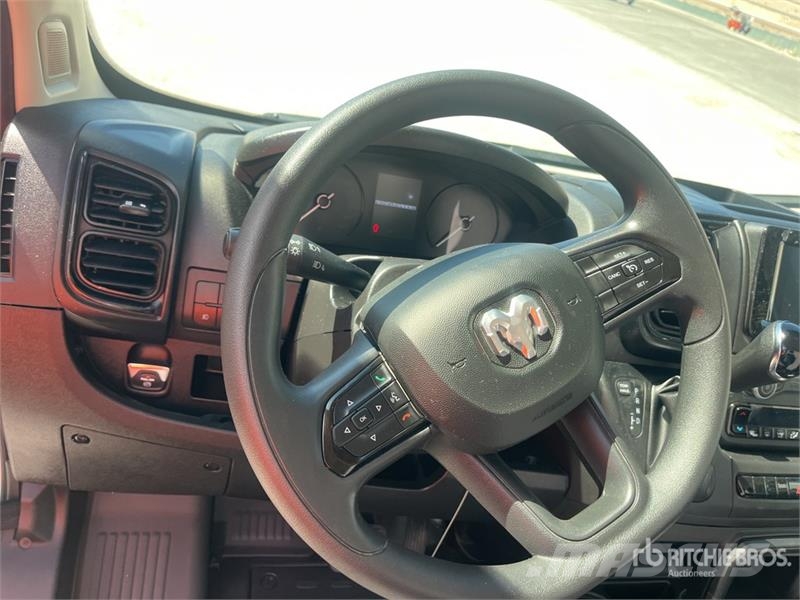 RAM 3500 Promaster Cutaway 4x2 Cab and Chassis Cabine e interni