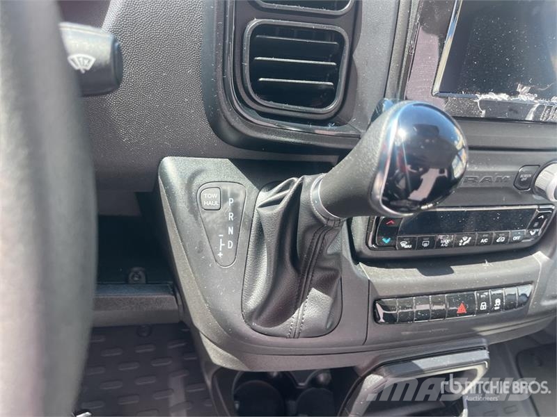 RAM 3500 Promaster Cutaway 4x2 Cab and Chassis Cabine e interni