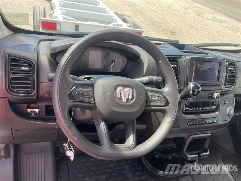 RAM 3500 Promaster Cutaway Road master 4x2 Cab and Cha Cabine e interni