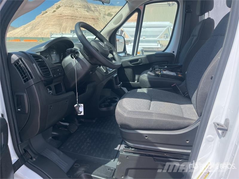 RAM 3500 Promaster Cutaway Road master 4x2 Cab and Cha Cabine e interni