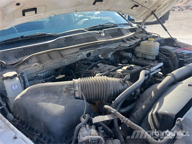 RAM 4500 Vieglais kravas automobilis/izkraušana no sāniem