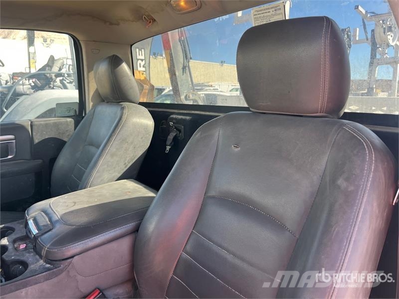 RAM 4500 Vieglais kravas automobilis/izkraušana no sāniem