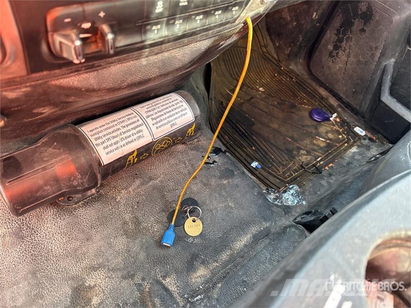 RAM 4500 Caja abierta/laterales abatibles