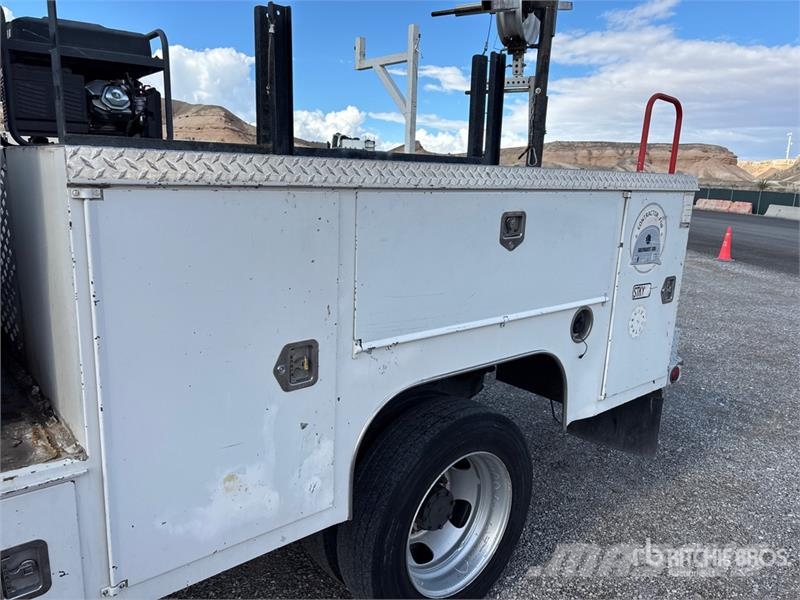 RAM 4500 Caja abierta/laterales abatibles