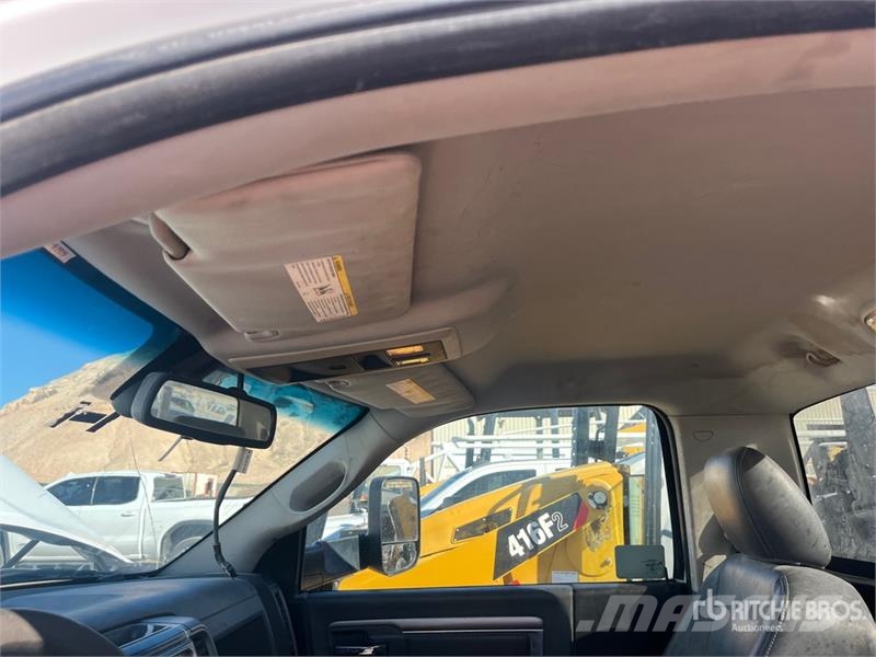 RAM 4500 Vieglais kravas automobilis/izkraušana no sāniem