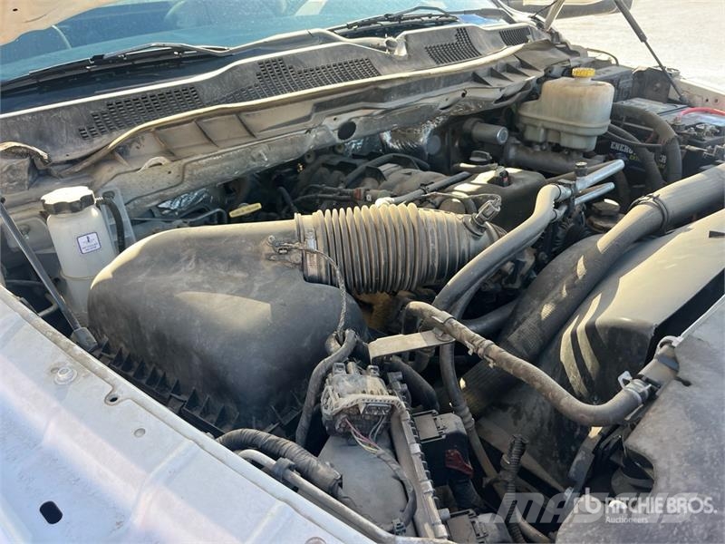 RAM 4500 Vieglais kravas automobilis/izkraušana no sāniem