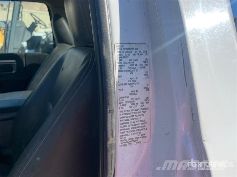 RAM 4500 Vieglais kravas automobilis/izkraušana no sāniem