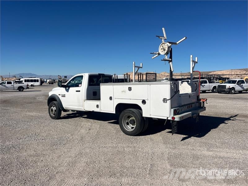 RAM 4500 Vieglais kravas automobilis/izkraušana no sāniem