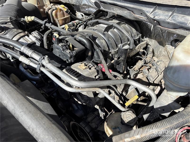 RAM 4500 Caja abierta/laterales abatibles