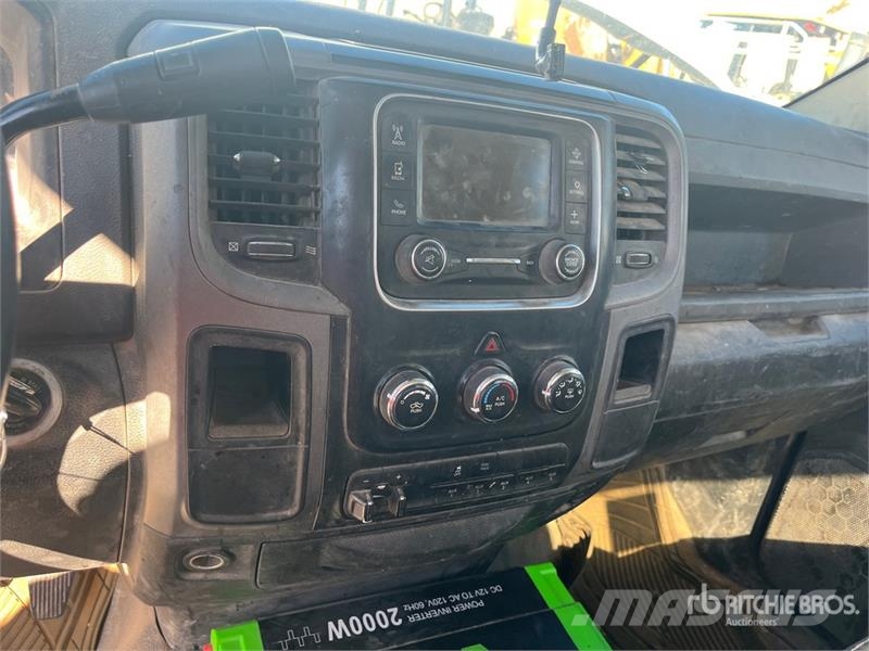 RAM 4500 Vieglais kravas automobilis/izkraušana no sāniem