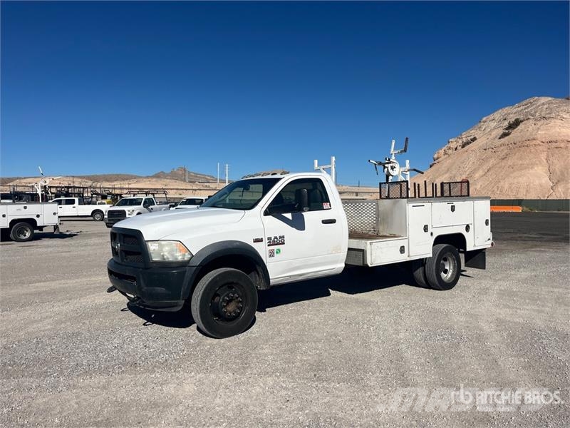 RAM 4500 Vieglais kravas automobilis/izkraušana no sāniem