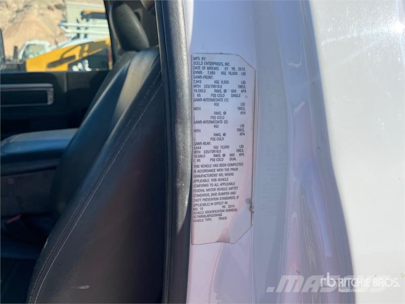 RAM 4500 Vieglais kravas automobilis/izkraušana no sāniem