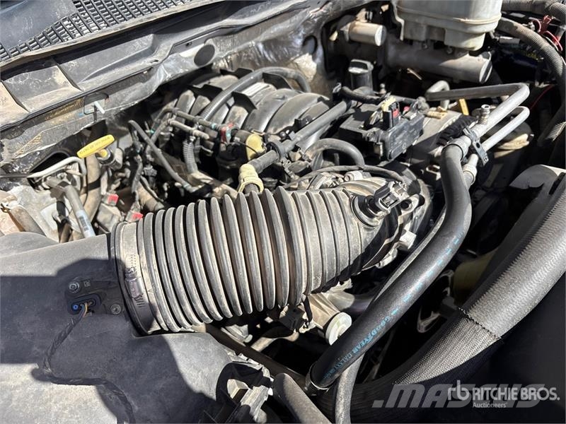 RAM 4500 Caja abierta/laterales abatibles