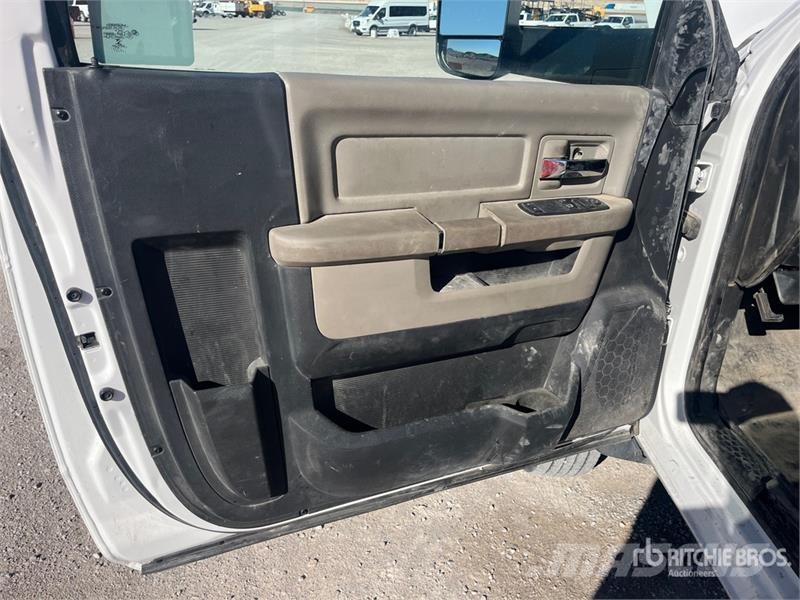 RAM 4500 Vieglais kravas automobilis/izkraušana no sāniem
