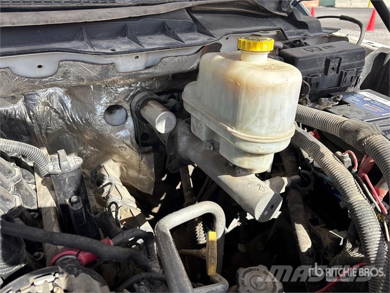 RAM 4500 Caja abierta/laterales abatibles