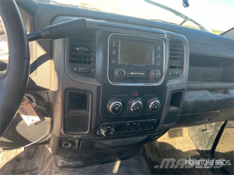 RAM 4500 Vieglais kravas automobilis/izkraušana no sāniem