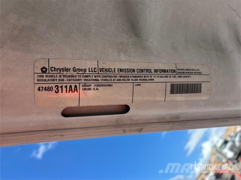 RAM 4500 Caja abierta/laterales abatibles