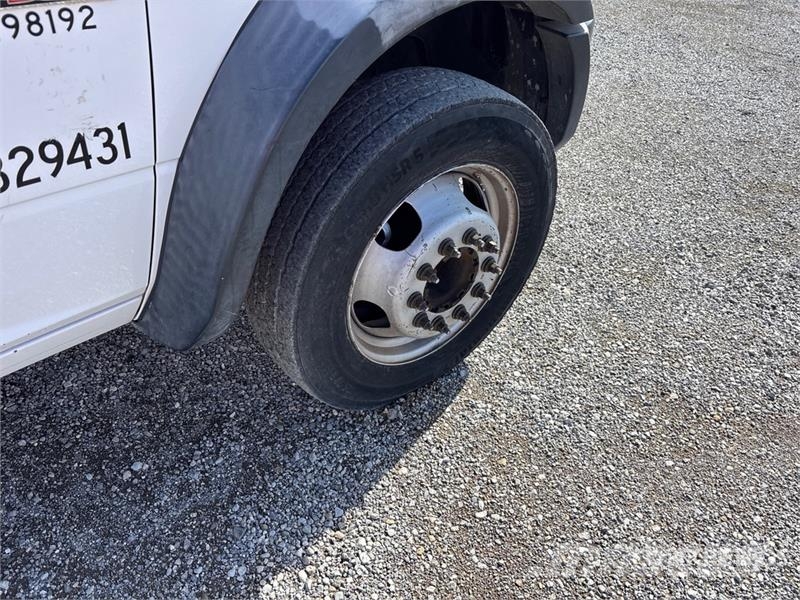 RAM 4500 Caja abierta/laterales abatibles