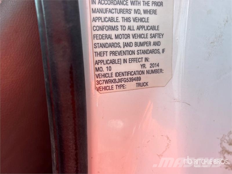 RAM 4500 Caja abierta/laterales abatibles