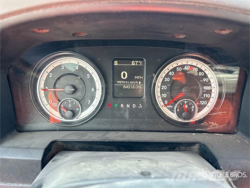 RAM 4500 Caja abierta/laterales abatibles