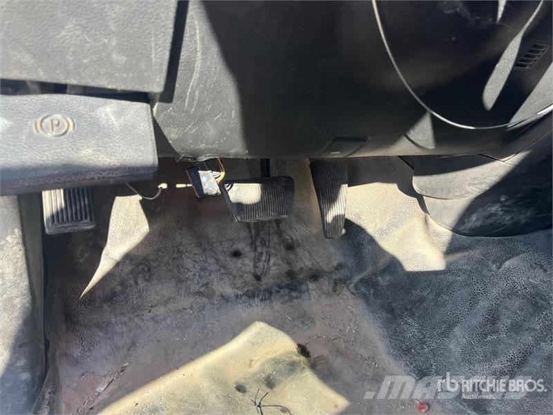 RAM 4500 Vieglais kravas automobilis/izkraušana no sāniem